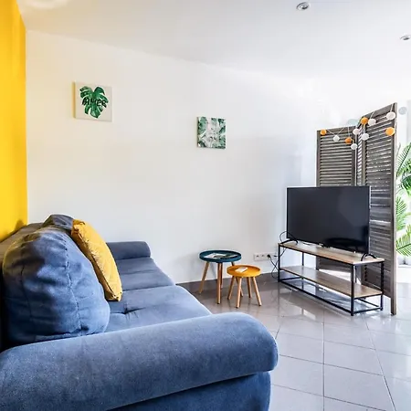 Cosy 7 Minutes Walk From The Sea! *