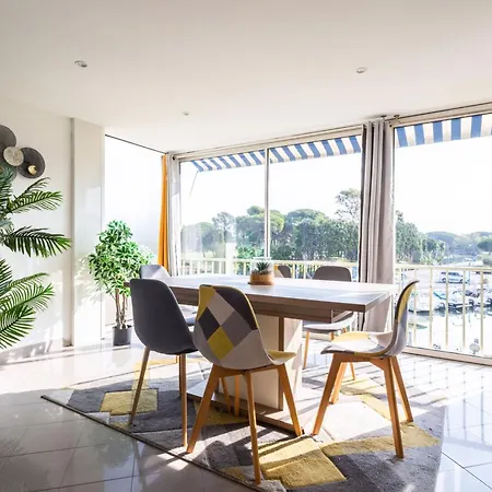 Holiday home Cosy 7 Minutes Walk From The Sea! *