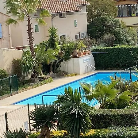 Holiday home Cosy 7 Minutes Walk From The Sea!